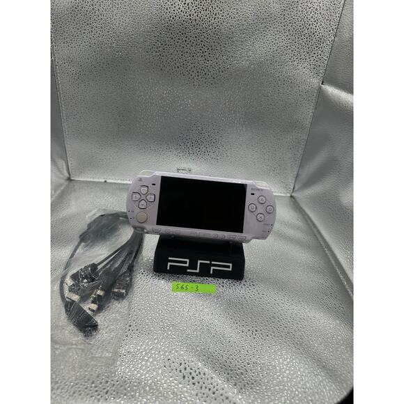 Purple psp 2000 w/charger & new battery - Picture 1 of 8